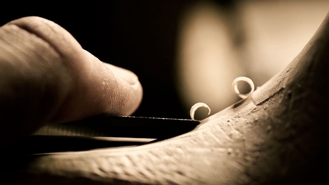 THE LUTHIER — 1